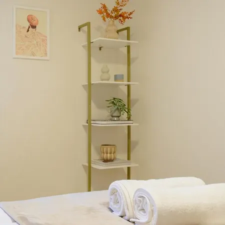 Apartment Living Urban 10 *